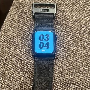 Series 6 APPLEWATCH EUC navy color